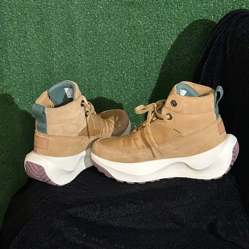 (NWOT) The North Face Women's Halseigh Hiker Boots